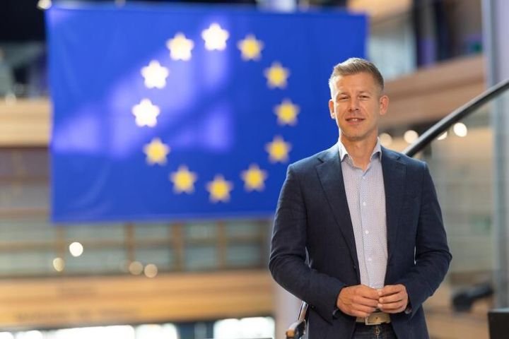 nem-javasolja-magyar-peter-mentelmi-joganak-kiadasat-az-europai-parlament_lgc.jpg